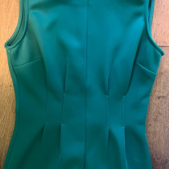 CUTE EMERALD GREEN MINI DRESS BY DYNAMITE SIZE XS NEVER WORN - Picture 2 of 5